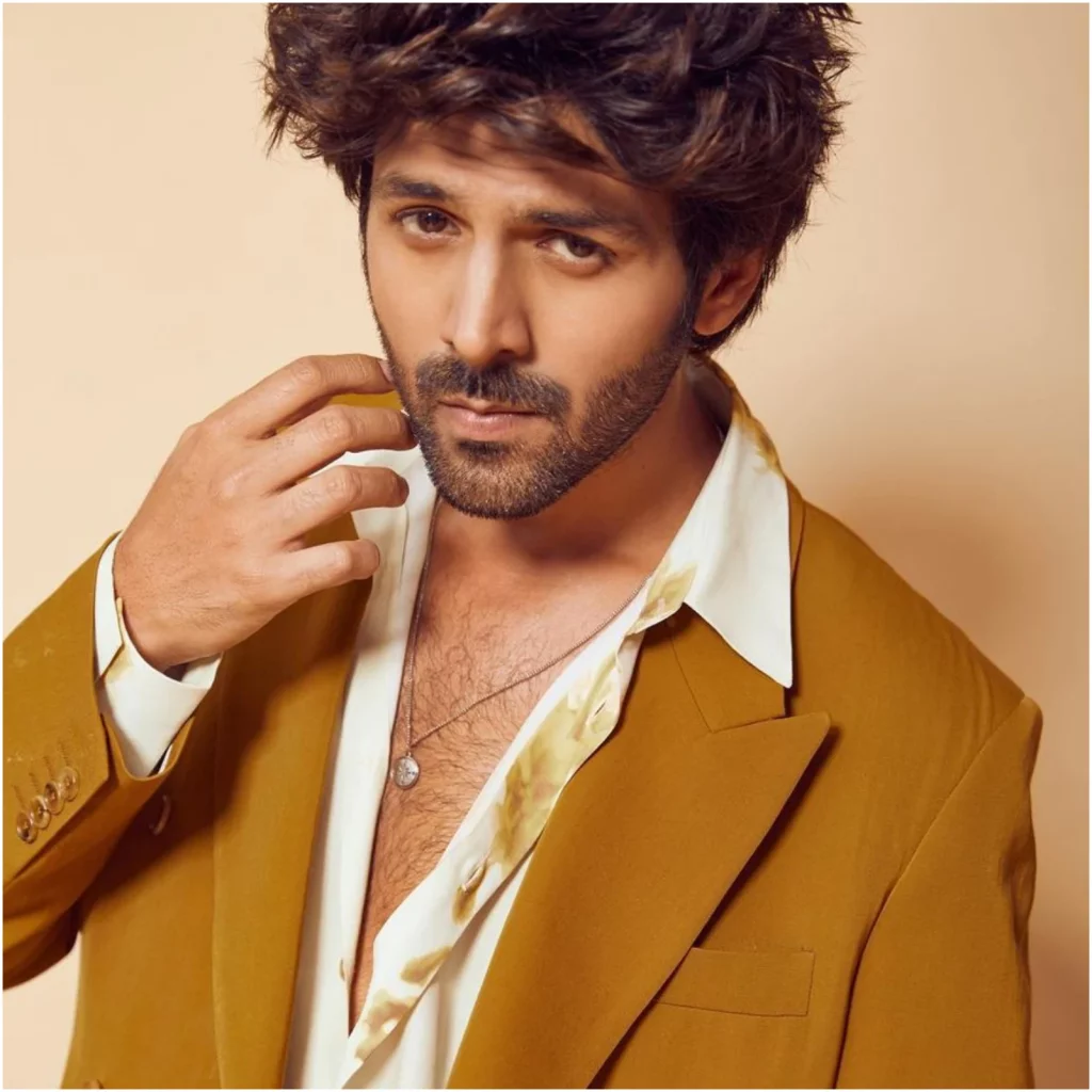 Dashing Kartik Aaryan bio, wiki, age, height, weight, lifestyle, biography, earnings, family, Photos, videos 1 Kartik Aaryan bio